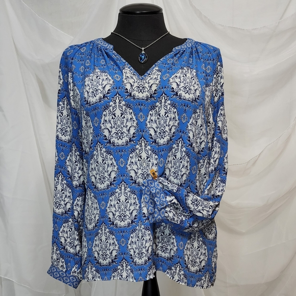 Rose + Olive Flowy Top - Picture 2 of 6